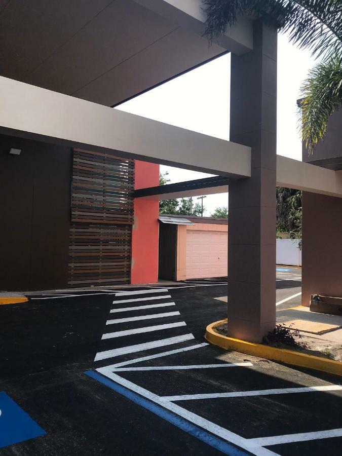 Tropical Inn&Suites Clearwater Exterior foto